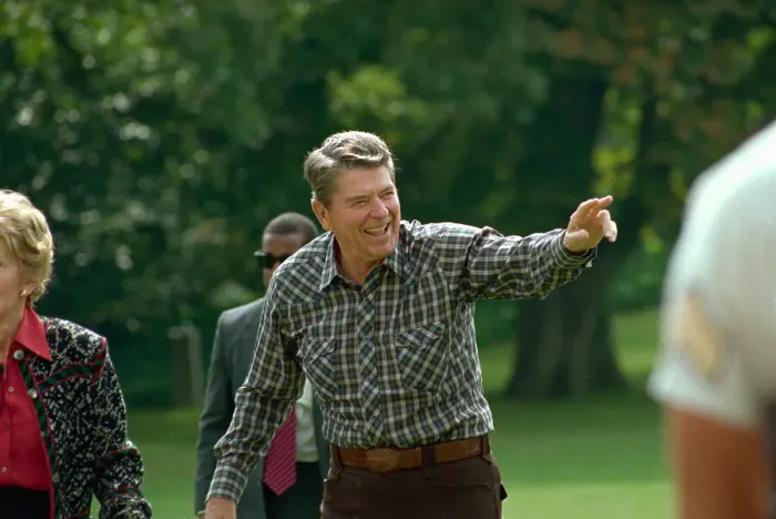 Framed Print : Ronald Reagan Waving to Supporters with His Wife Nancy Framed Print : Ronald Reagan Waving to Supporters with His Wife Nancy