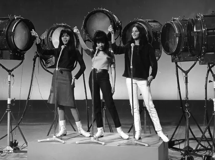Framed Print : Ronettes Performing Framed Print : Ronettes Performing