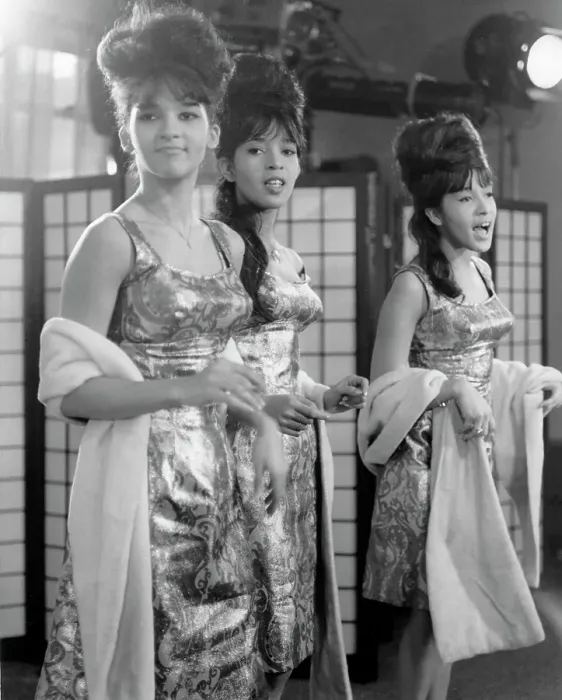 Framed Print : Ronettes Portrait Wearing Shawls Framed Print : Ronettes Portrait Wearing Shawls