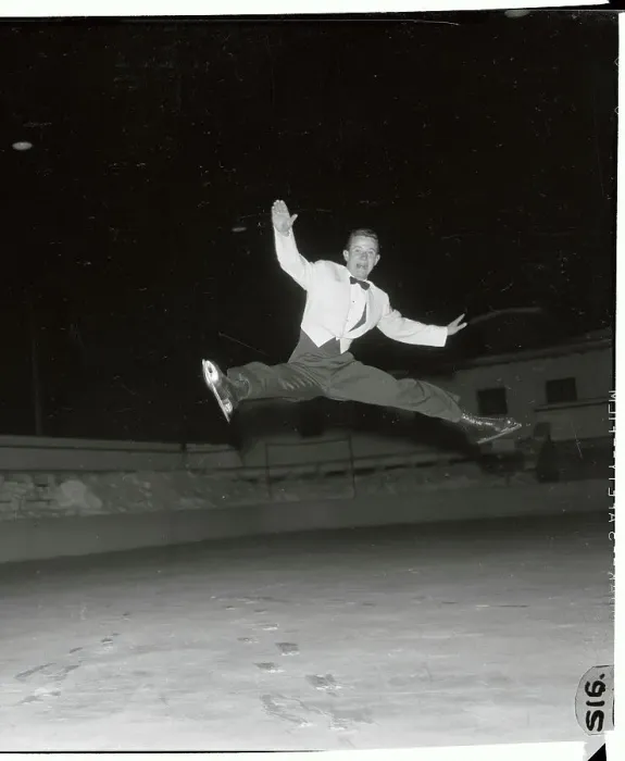 Framed Print : Ronnie Robertson Skating Framed Print : Ronnie Robertson Skating
