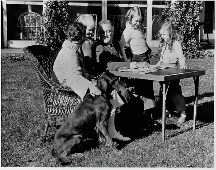 Framed Print : Roosevelt Family at Hyde Park Estate Framed Print : Roosevelt Family at Hyde Park Estate