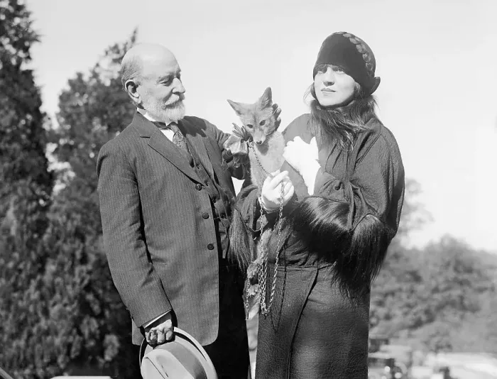 Framed Print : Rosa Ponselle Presenting Fox to William Hornaday