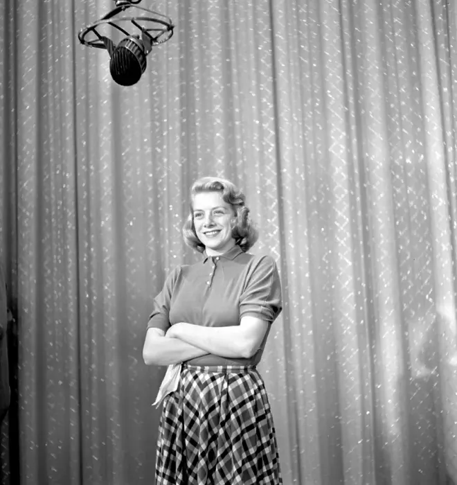 Framed Print : Rosemary Clooney On Set Framed Print : Rosemary Clooney On Set