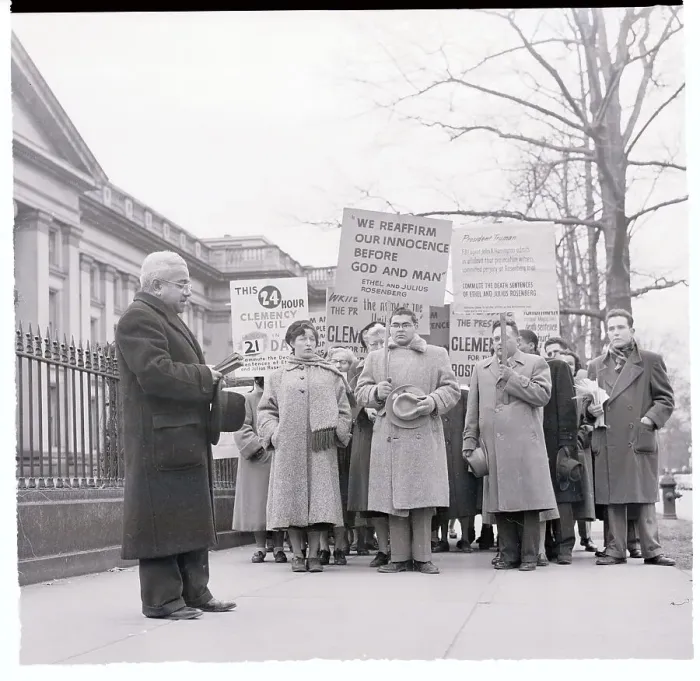 Framed Print : Rosenberg Supporters with Signs on White House Grounds Framed Print : Rosenberg Supporters with Signs on White House Grounds