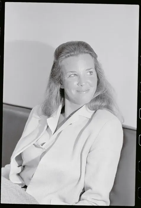 Framed Print : Roxanne Pulitzer Smiling Outside Courtroom Framed Print : Roxanne Pulitzer Smiling Outside Courtroom
