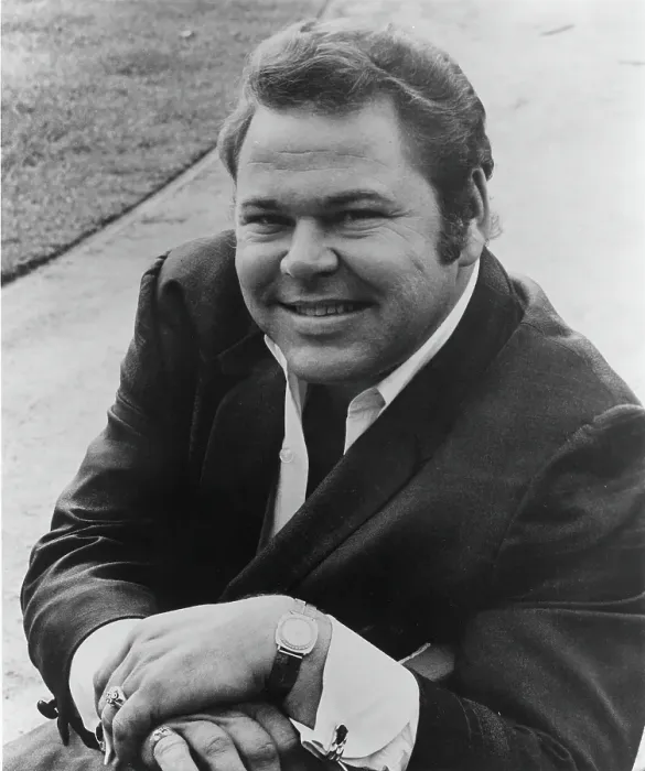 Framed Print : Roy Clark. CIRCA 1967: Country artist Roy Clark poses for a portrait circa 1967