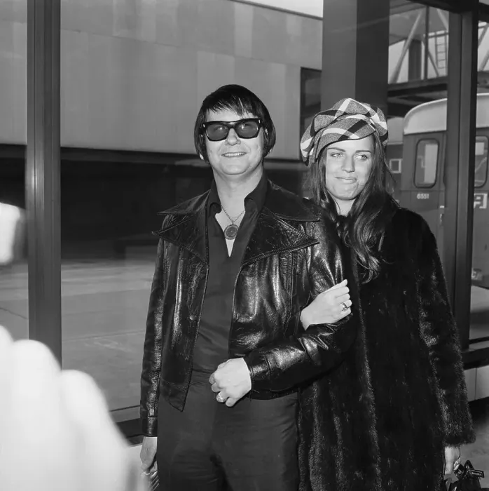 Framed Print : Roy Orbison With His Wife Barbara Framed Print : Roy Orbison With His Wife Barbara