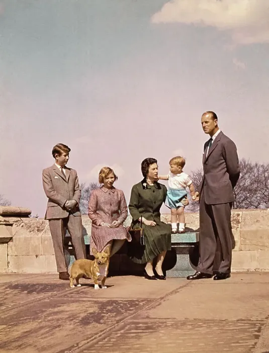 Framed Print : Royal Family Together on Roof