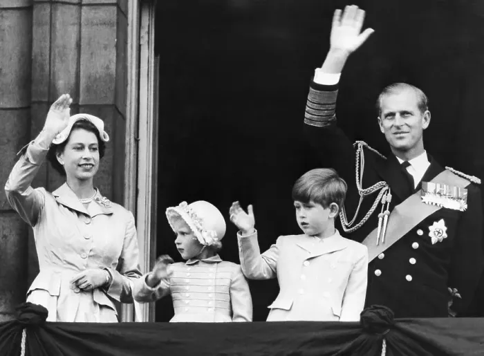 Framed Print : Royal Family Waving Framed Print : Royal Family Waving