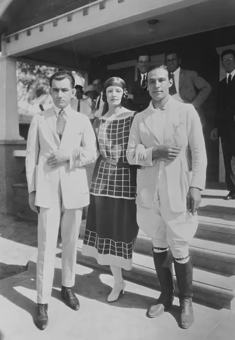 Framed Print : Rudolph Valentino and Natacha Rambova After Wedding Framed Print : Rudolph Valentino and Natacha Rambova After Wedding
