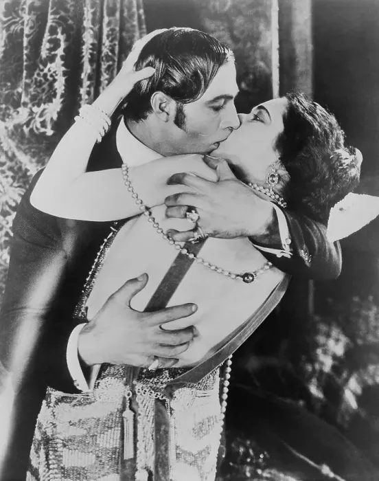 Framed Print : Rudolph Valentino and Nita Naldi Kissing Framed Print : Rudolph Valentino and Nita Naldi Kissing