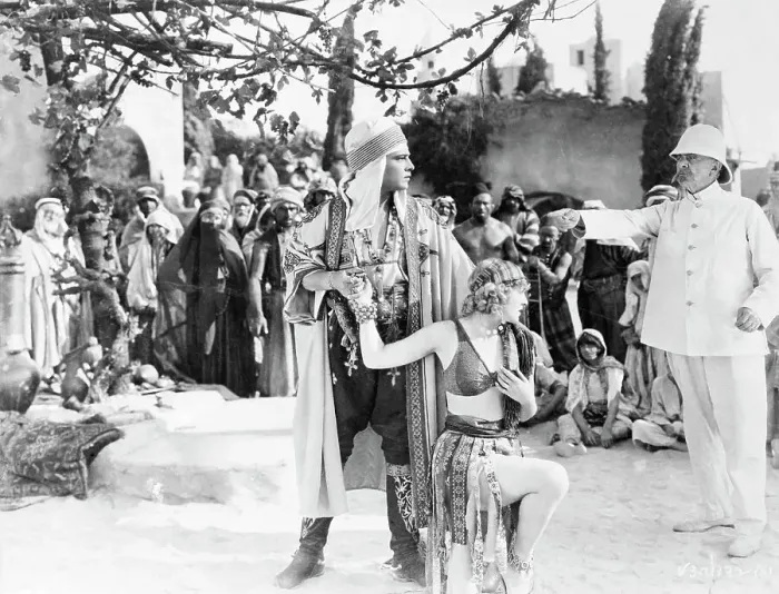 Framed Print : Rudolph Valentino, Vilma Banky In Son of the Sheik