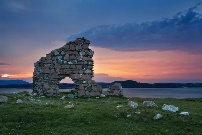 Framed Print : Ruins of Bishop house at Iona Abbey Framed Print : Ruins of Bishop house at Iona Abbey