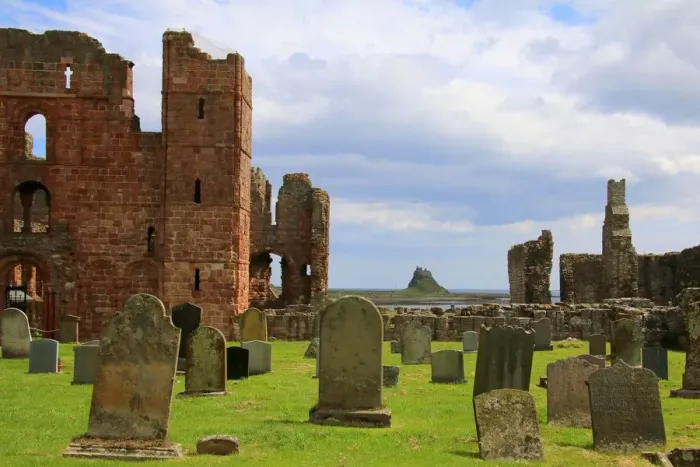 Framed Print : Ruins of Lindisfarne Abbey and church, Holy Island Framed Print : Ruins of Lindisfarne Abbey and church, Holy Island