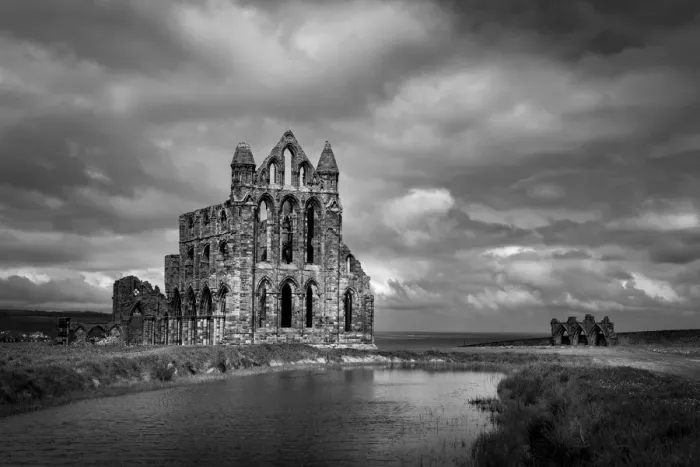 Framed Print : Ruins of Whitby Abbey, North Yorkshire, England Framed Print : Ruins of Whitby Abbey, North Yorkshire, England