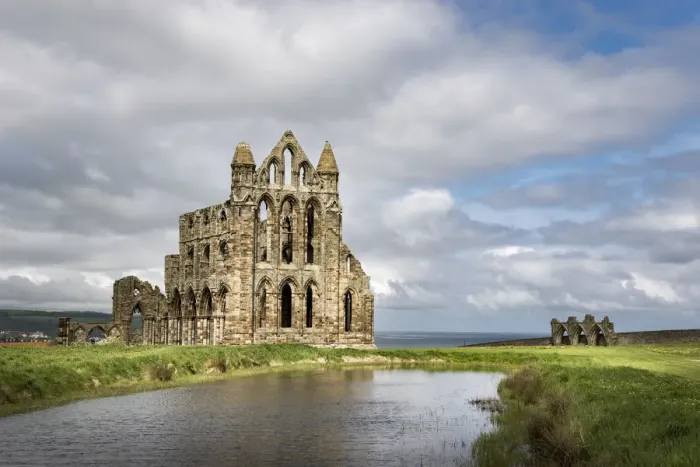 Framed Print : Ruins of Whitby Abbey, North Yorkshire, England Framed Print : Ruins of Whitby Abbey, North Yorkshire, England