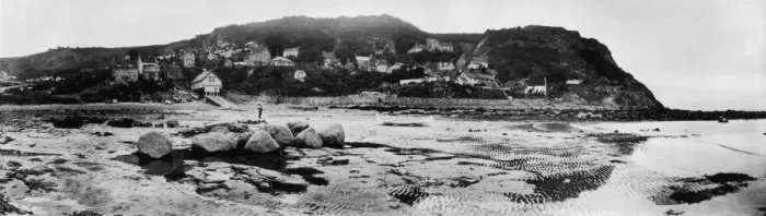 Framed Print : Runswick Bay Beach, Near Whitby