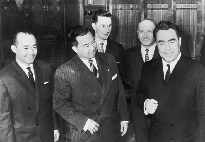 Framed Print : Russian Leader Leonid Brezhnev Greeting Prince Souvanna Phouma Framed Print : Russian Leader Leonid Brezhnev Greeting Prince Souvanna Phouma