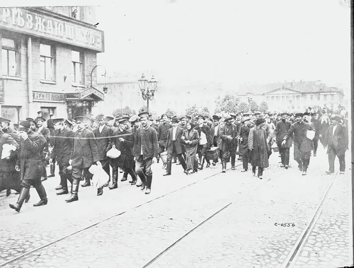 Framed Print : Russian Reserves Strolling in Saint Petersburg Framed Print : Russian Reserves Strolling in Saint Petersburg