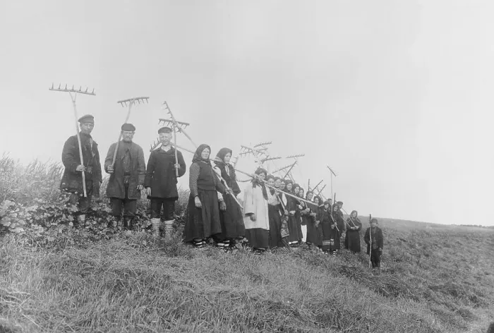 Framed Print : Russian Villagers with Tools Preparing for Harvest