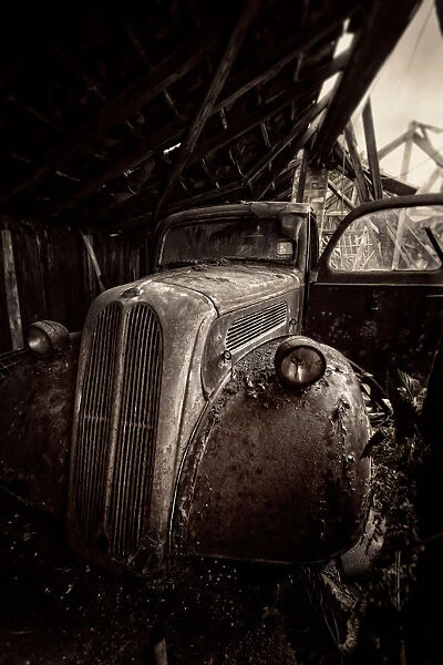 Rusted vintage car