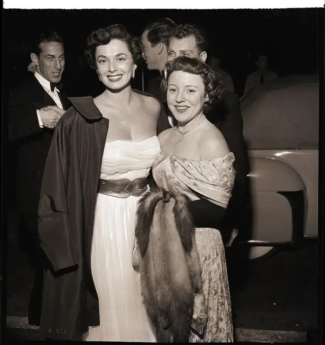 Framed Print : Ruth Roman and Patricia Hitchcock Framed Print : Ruth Roman and Patricia Hitchcock