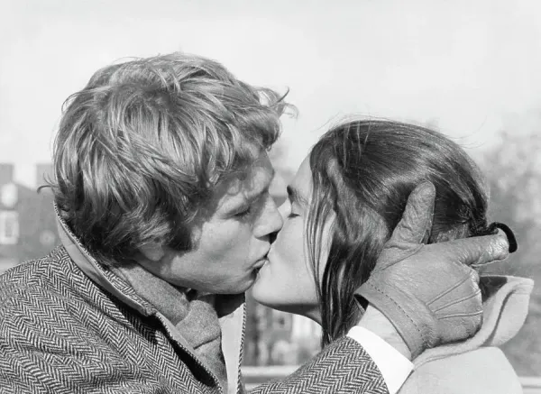 Ali Macgraw Love Story Hd Movies Ryan O'Neal And Ali MacGraw In