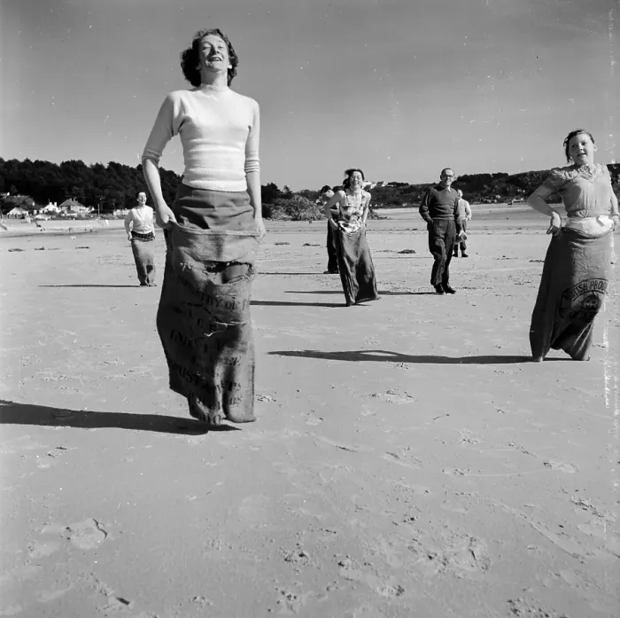 Framed Print : Sack Race. 25th April 1953: Newly wed couples honeymooning in Jersey enjoy Framed Print : Sack Race. 25th April 1953: Newly wed couples honeymooning in Jersey enjoy