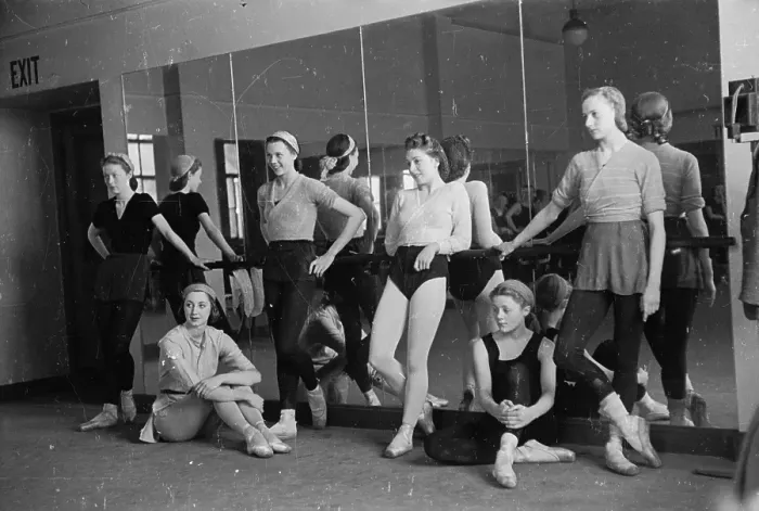 Framed Print : Sadler's Wells Ballerinas Framed Print : Sadler's Wells Ballerinas