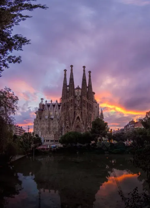 Framed Print : Sagrada Familia - Barcelona Framed Print : Sagrada Familia - Barcelona