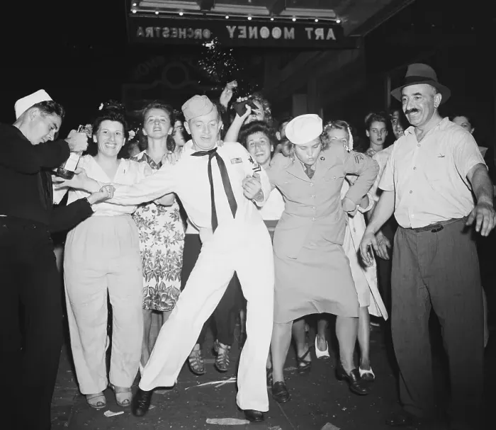 Framed Print : Sailor & Wac Girl Dance In Times Square Framed Print : Sailor & Wac Girl Dance In Times Square