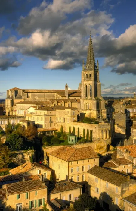 Framed Print : Saint-Emilion Monolithic Church and old town Framed Print : Saint-Emilion Monolithic Church and old town