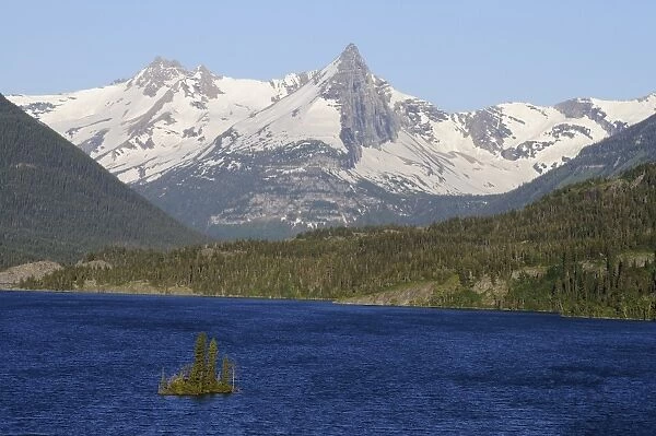Saint Marys Glacier Lake with Wild Goose Island, Fusillade Mountain, Glacier National Park, Rocky Mountains, Montana, USA