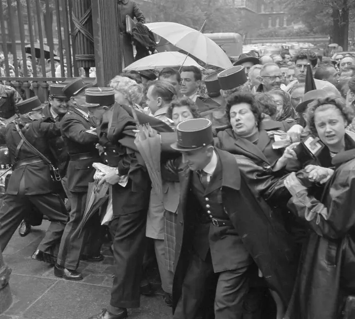 Framed Print : The Salan Trial 1962:Crowds Outside the Court Framed Print : The Salan Trial 1962:Crowds Outside the Court