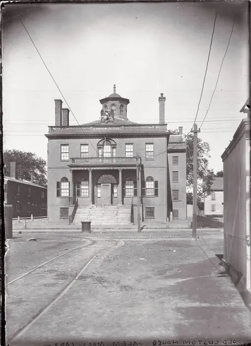 Framed Print : Salem Custom House
