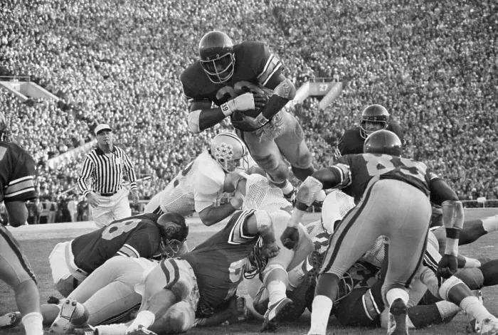 Framed Print : Sam Cunningham of USC Trojans Dives for Touchdown Framed Print : Sam Cunningham of USC Trojans Dives for Touchdown