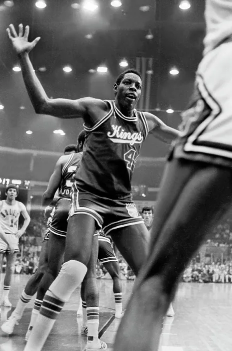 Framed Print : Sam Lacey playing for the Kansas City Kings in the 1975-1976 season at the Chicago Stadium in Chicago, Il