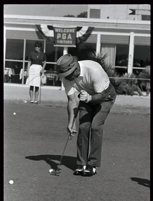 Framed Print : Sam Snead Demonstrating New Putting Stroke Framed Print : Sam Snead Demonstrating New Putting Stroke