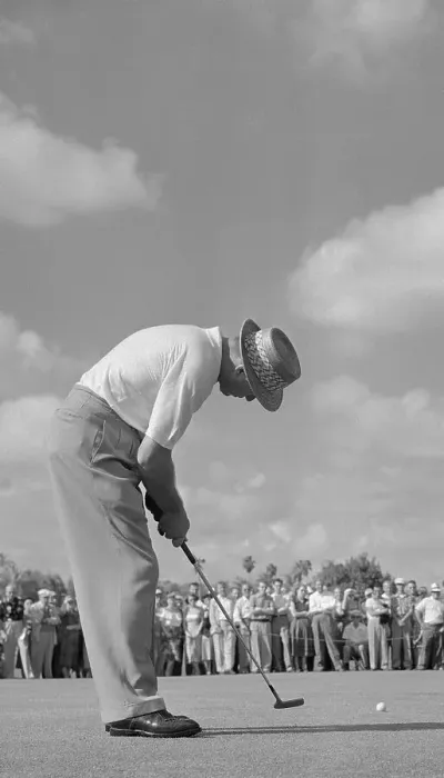 Framed Print : Sam Snead Putting at Miami Open