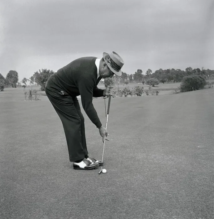 Framed Print : Sam Snead with Unorthodox Putting Style Framed Print : Sam Snead with Unorthodox Putting Style