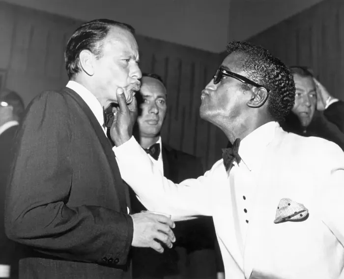 Framed Print : Sammy Davis Jr. Pals Around with Frank Sinatra Framed Print : Sammy Davis Jr. Pals Around with Frank Sinatra