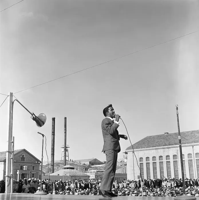 Framed Print : Sammy Davis Jr. Singing for Prisoners Framed Print : Sammy Davis Jr. Singing for Prisoners