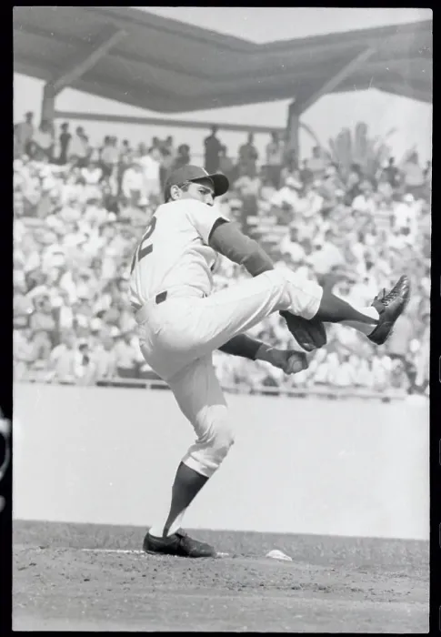 Framed Print : Sandy Koufax Pitching in Los Angeles Framed Print : Sandy Koufax Pitching in Los Angeles