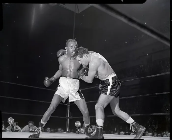 Framed Print : Sandy Saddler About to Swing Up with Punch Framed Print : Sandy Saddler About to Swing Up with Punch