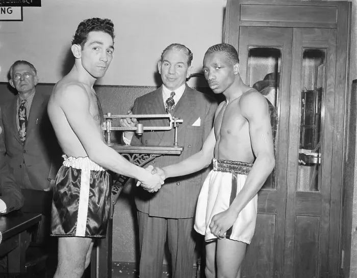 Framed Print : Sandy Saddler and Willie Pep Shake Hands Framed Print : Sandy Saddler and Willie Pep Shake Hands