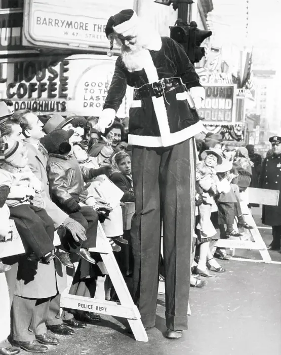 Framed Print : Santa Claus Stilt Walker with Crowd at Macy's Thanksgiving Parade Framed Print : Santa Claus Stilt Walker with Crowd at Macy's Thanksgiving Parade