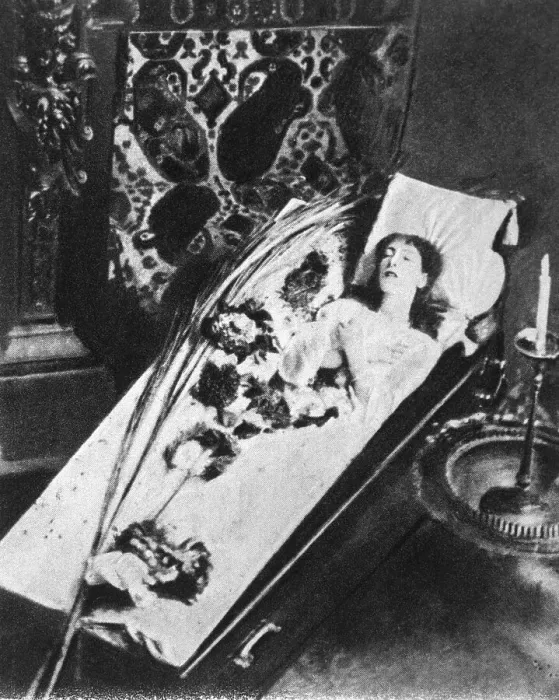 Framed Print : Sarah Bernhardt Sleeping In Coffin Framed Print : Sarah Bernhardt Sleeping In Coffin
