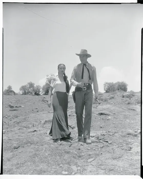 Framed Print : Sarita Montiel and Gary Cooper in Vera Cruz Framed Print : Sarita Montiel and Gary Cooper in Vera Cruz