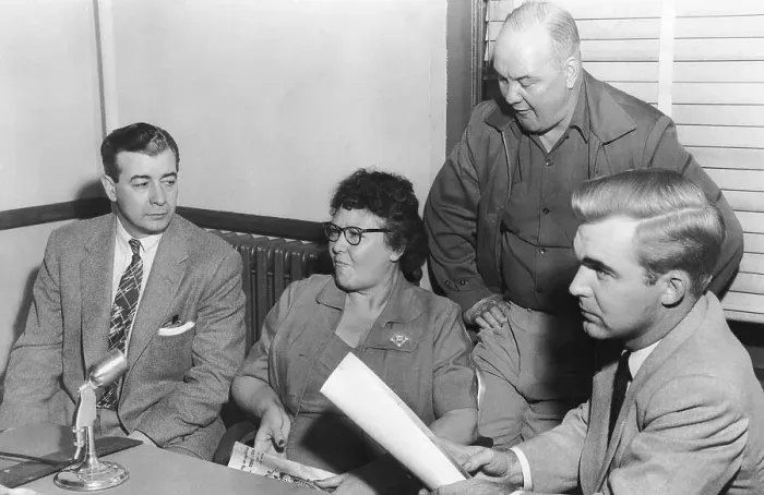 Framed Print : Says She Poisoned 4 of 5 Husbands Framed Print : Says She Poisoned 4 of 5 Husbands