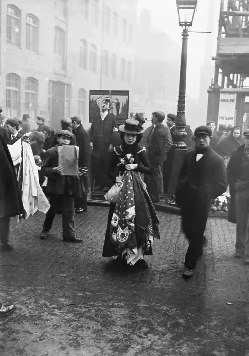Framed Print : Scene on Petticoat Lane in London, England Framed Print : Scene on Petticoat Lane in London, England